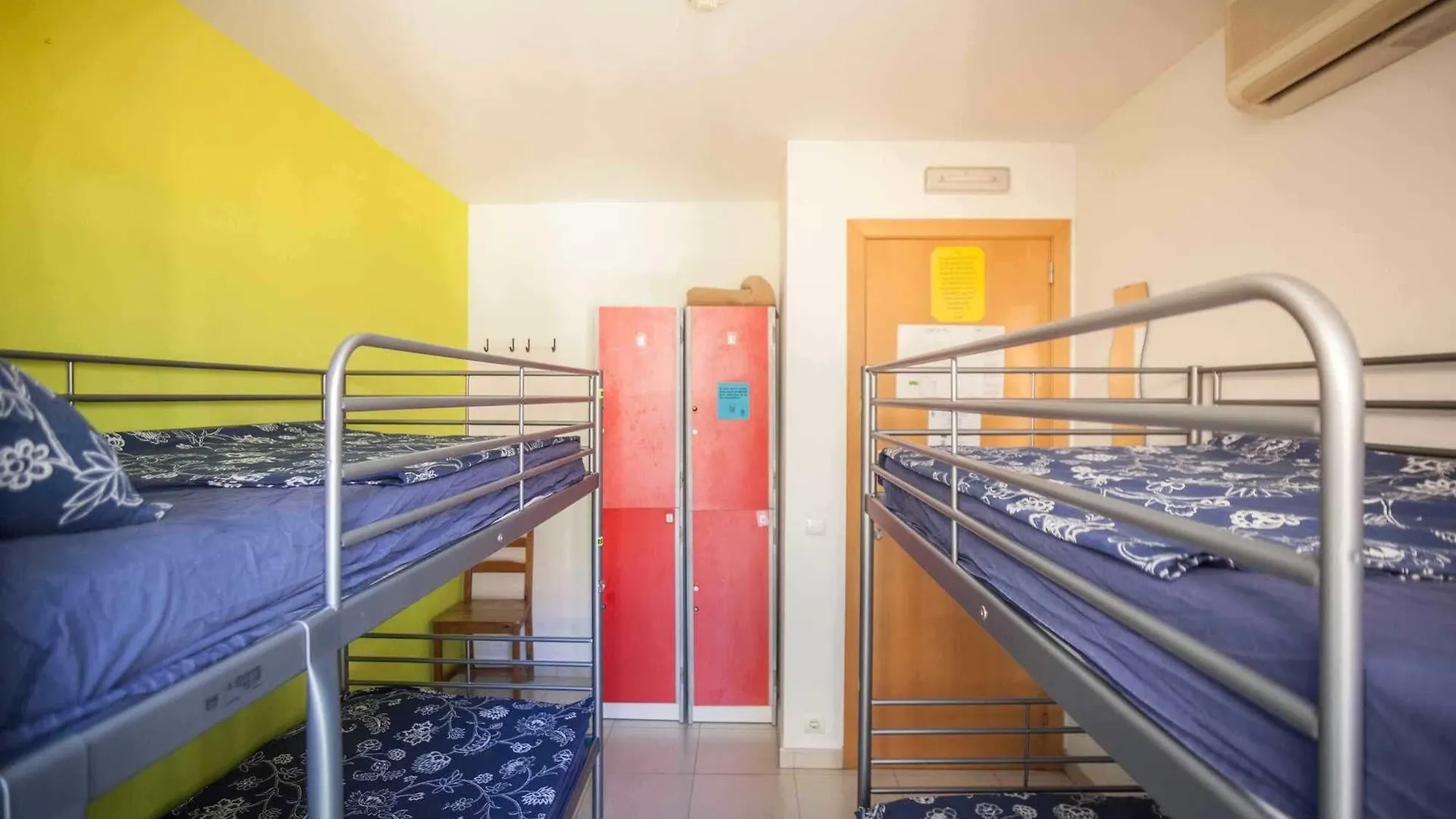 Onefam Sants Hostel Barcelona 0*,  Spain